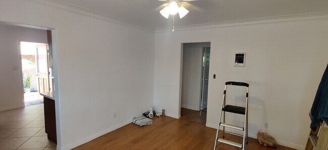 Building Photo - 6216 Stanley Ave