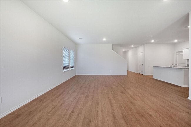 Building Photo - 507 Lantana Rd