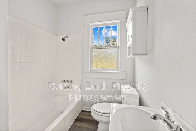 Building Photo - 1705 Steiner Ave SW