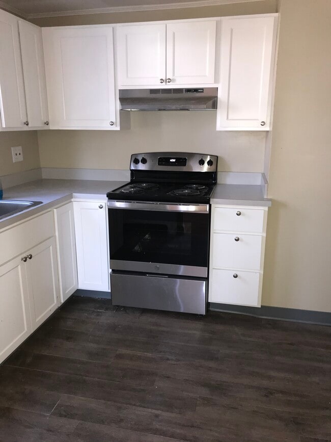 Building Photo - 102 Elaine Rd