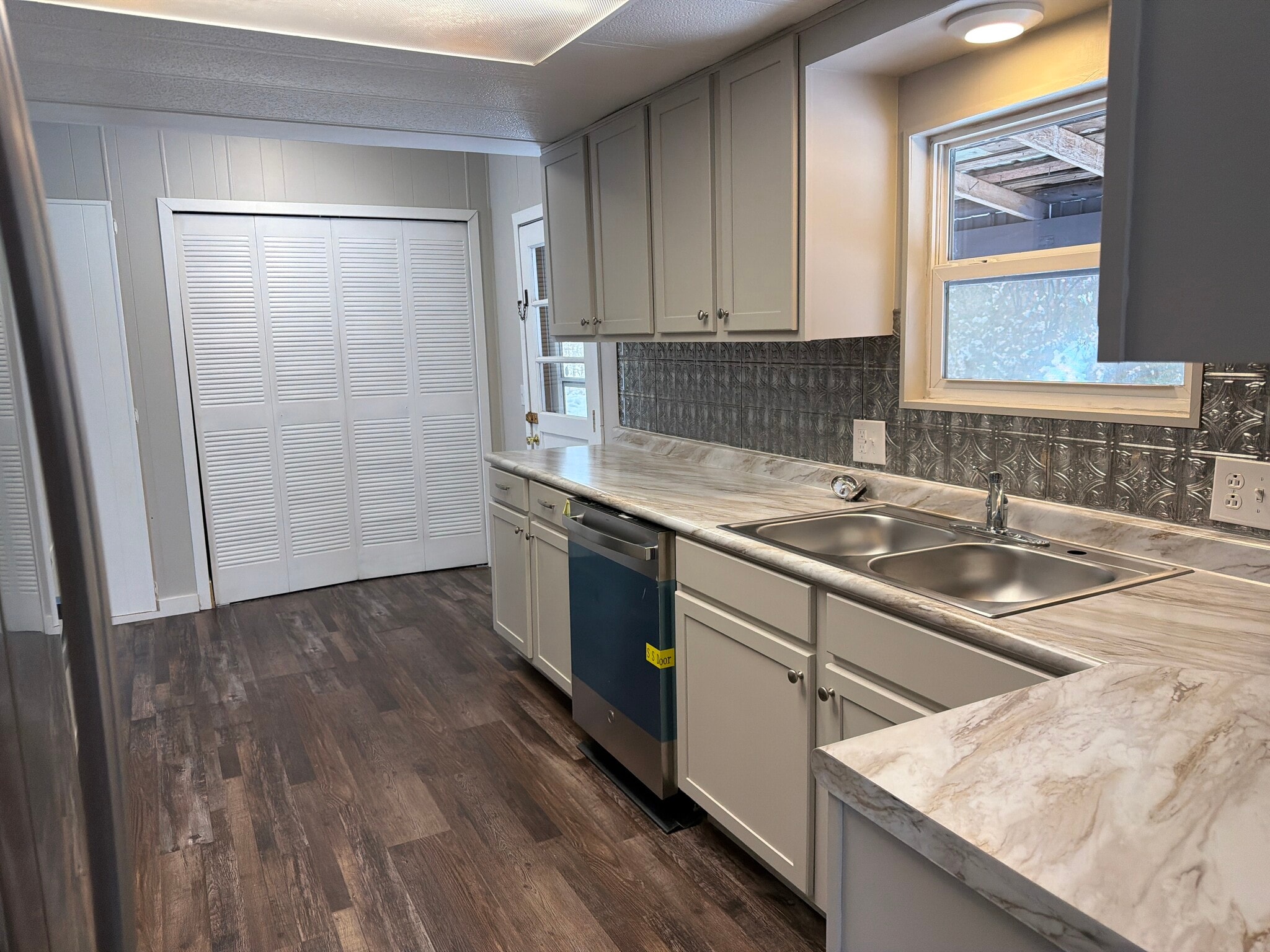 Building Photo - 208 Slate Hill Rd