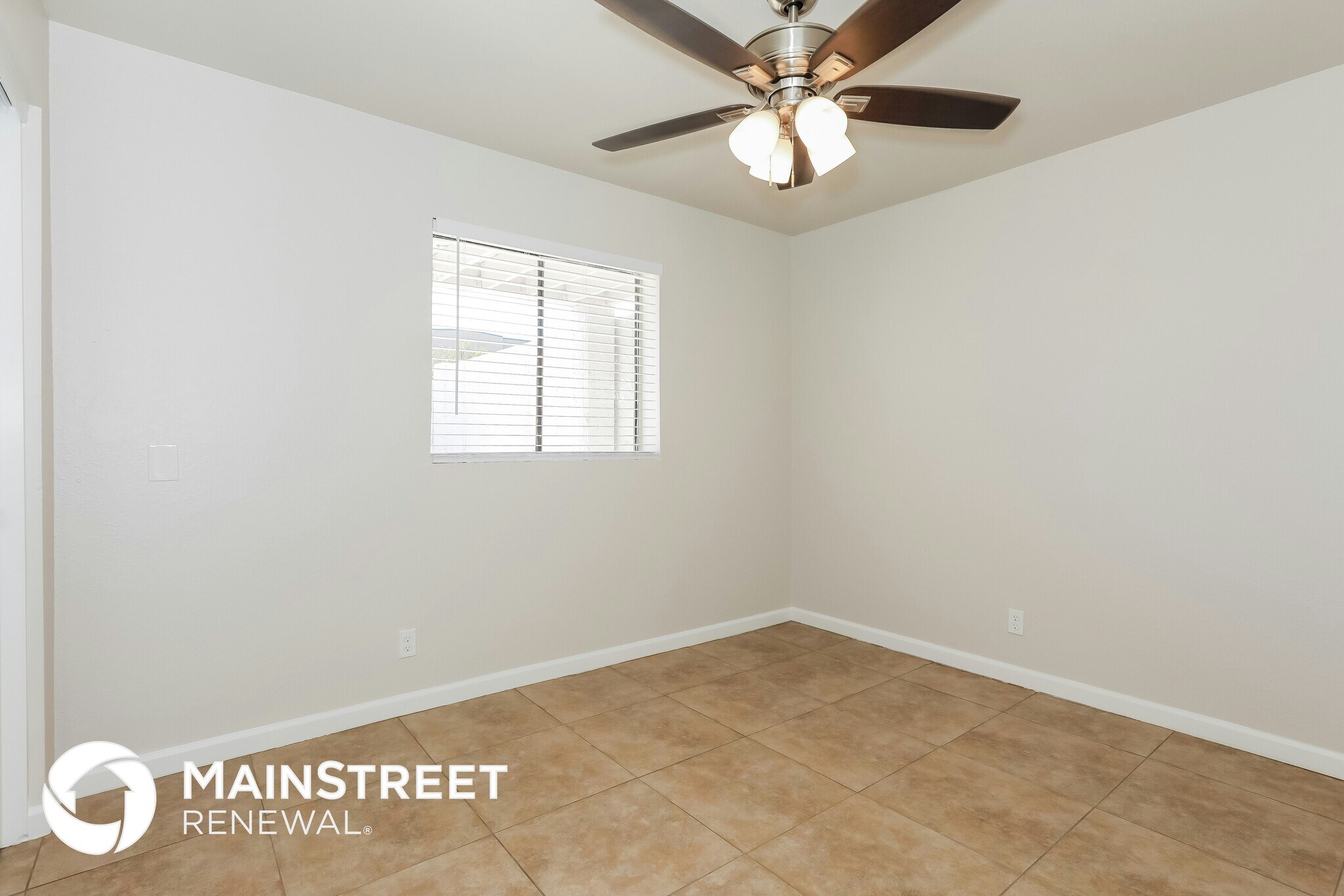 Building Photo - 921 S Val Vista Dr