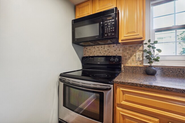 Building Photo - 104 Rondak Cir