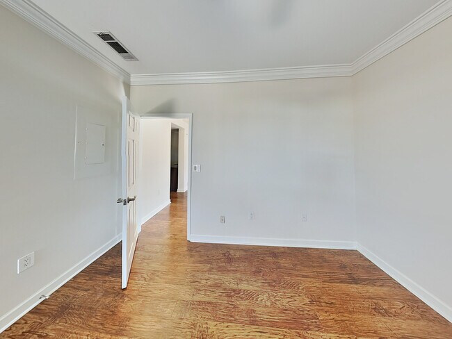 Building Photo - 2161 Peachtree Rd NE