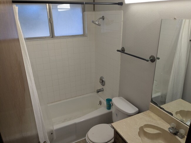 Building Photo - 3 Bed 2 Bath Home - Park Access