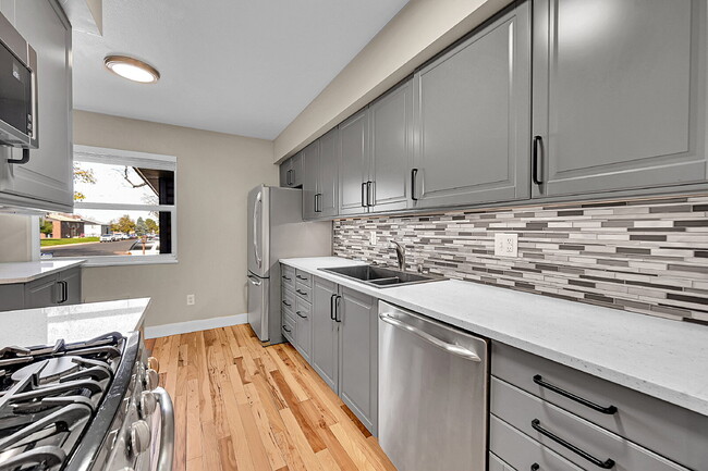 Building Photo - $2,500.00, 2-bed, 2.5 bath located in Denver.