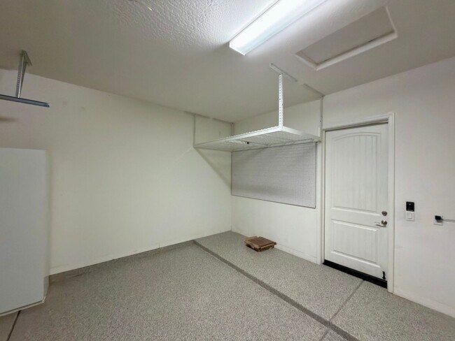 Building Photo - 6096 Laguna Ln