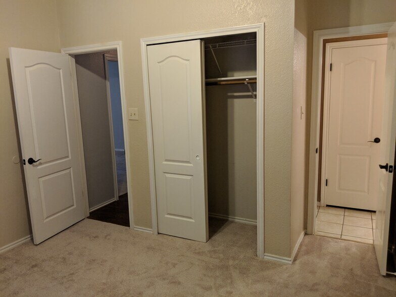 Building Photo - 1308 Meadow Lark Dr