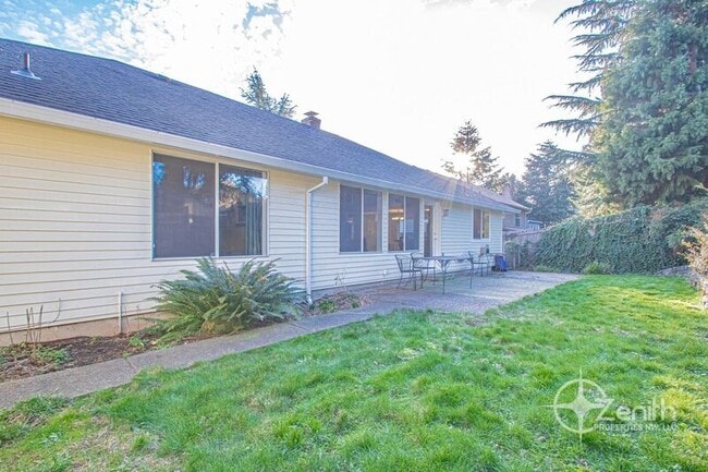 Building Photo - 12018 SE 17th St