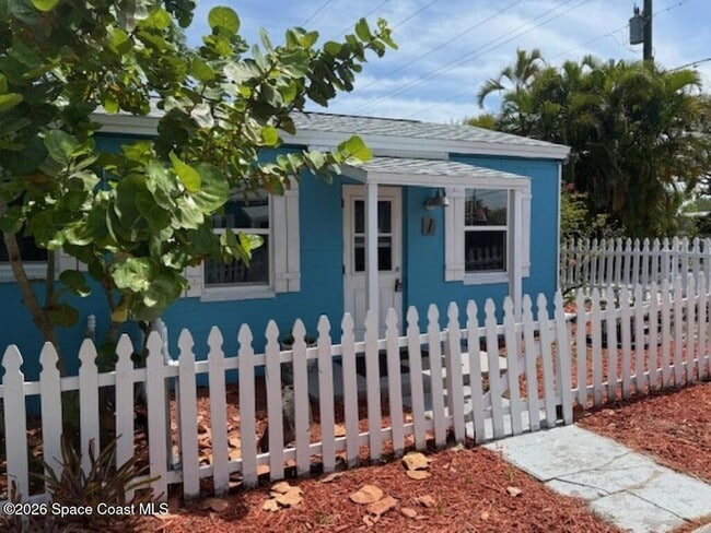 Building Photo - 2179 Pineapple Ave