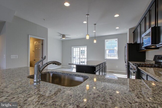 Building Photo - 14217 Travilah Rd