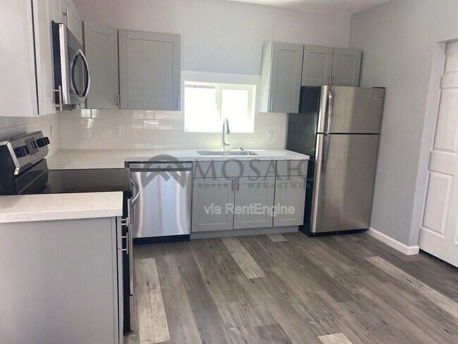 Building Photo - 257 E Oakland St