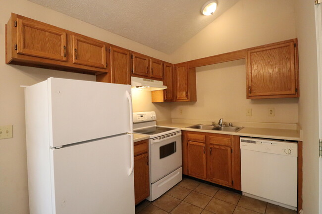 Building Photo - 406 Lakeview Dr