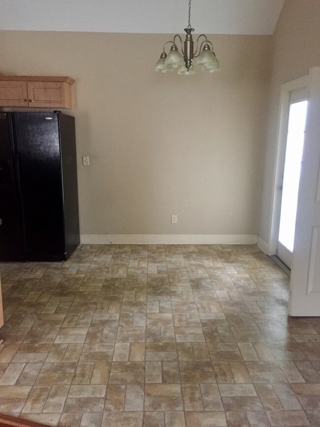 Building Photo - Fantastic cottage style home!