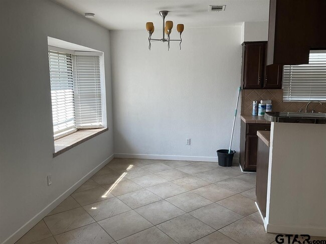 Building Photo - 5101 Foxglove Cir