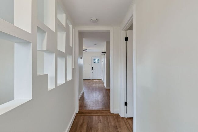 Building Photo - 134 S Quitman St