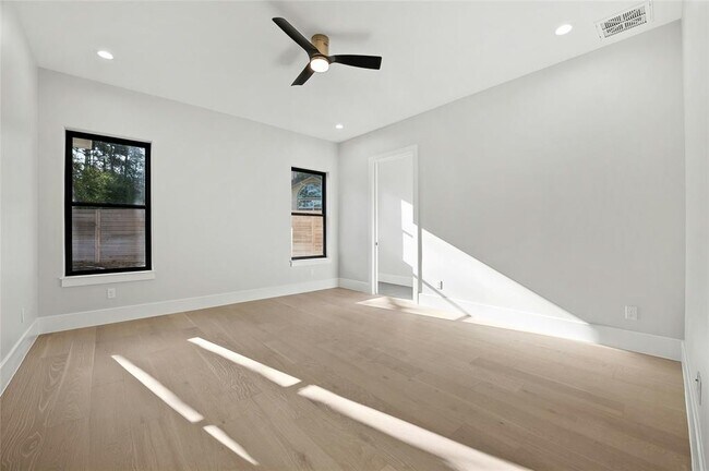 Building Photo - 319 Akaloa Dr