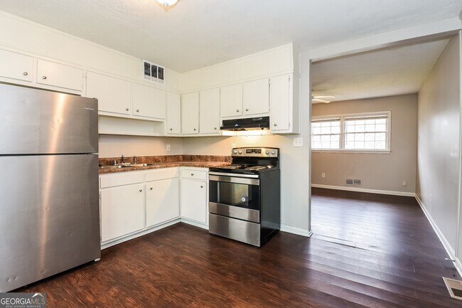 Building Photo - 251 Essex Dr