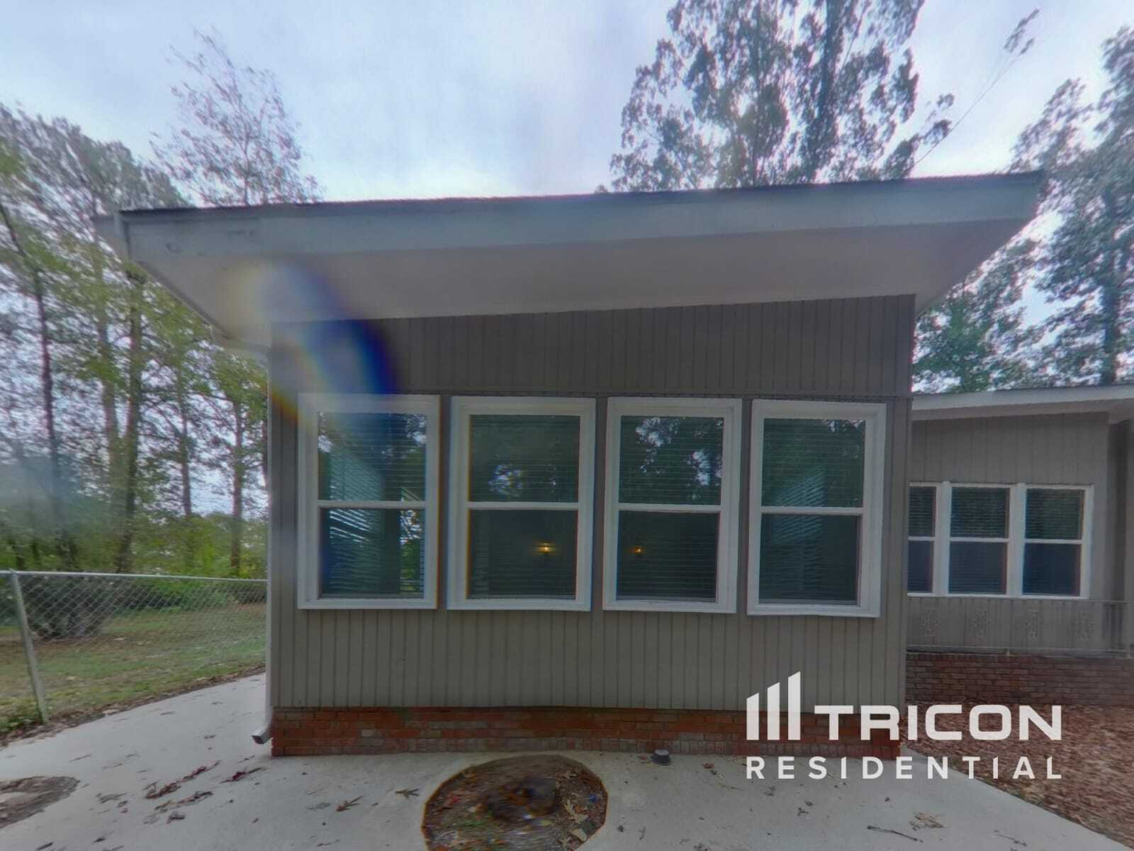 Building Photo - 2087 Meadowbrook Dr SW