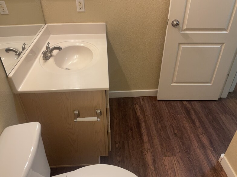 Building Photo - 736 Autumn Meadows Dr