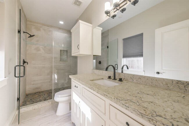 Building Photo - 2422 Hadley St