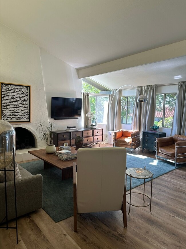 Building Photo - 303 Esplanade