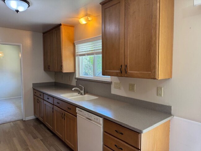 Building Photo - 4 bedroom Moraga home is now available for...