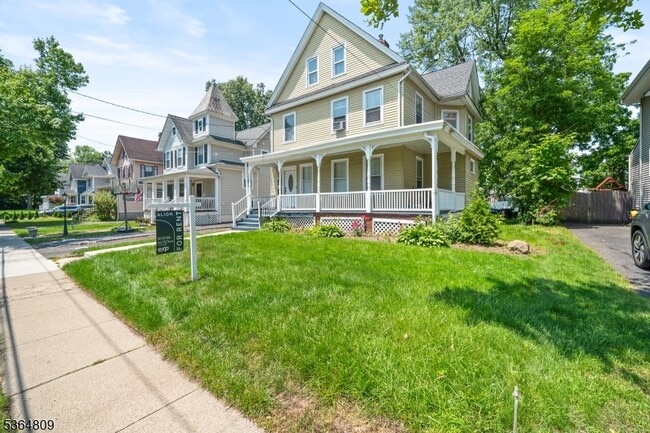 Building Photo - 26 Hillside Ave