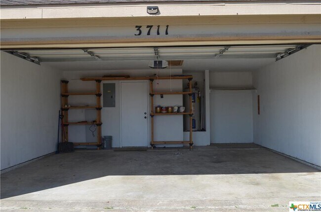 Building Photo - 3711 Lakecrest Dr