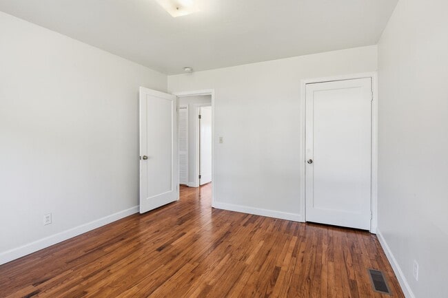 Building Photo - 2bd/1ba Kirkland Home