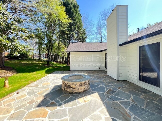 Building Photo - 1331 Buttercup Ct
