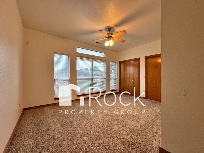 Building Photo - Charming 3-Bed 3-Bath Home with Tornado Sh...