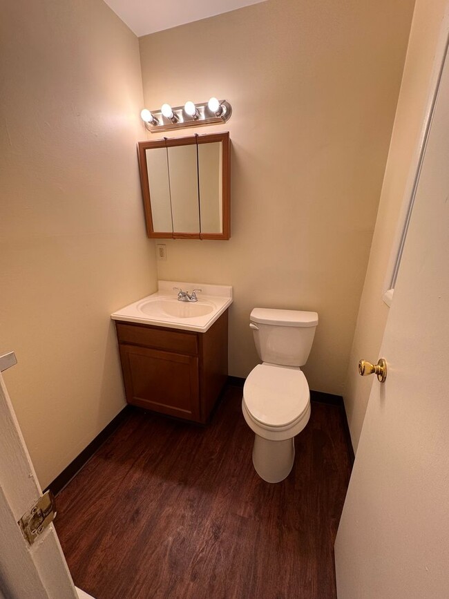 Building Photo - 3962 Lake Rd