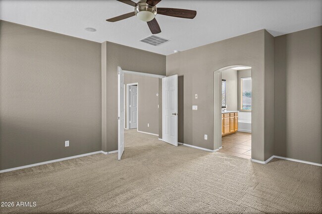 Building Photo - 4129 E Clubview Dr