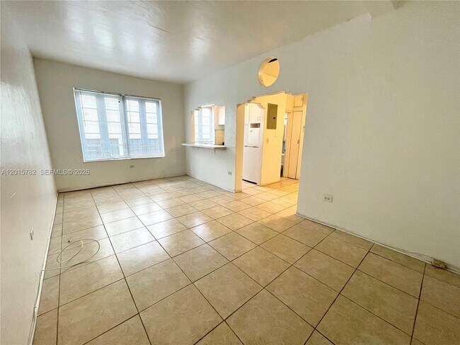 Building Photo - 901 Collins Ave