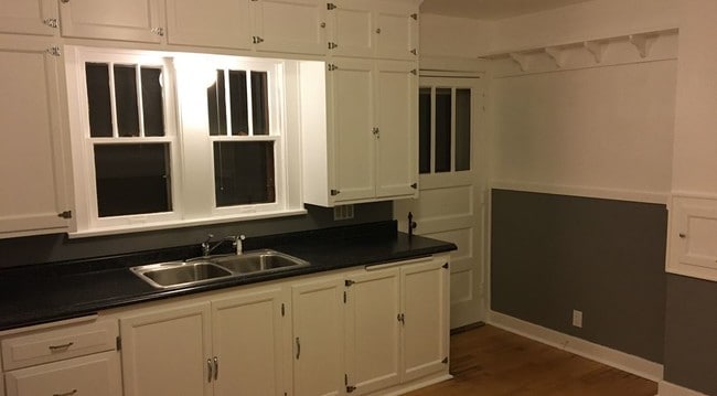 Kitchen - 1511 Wisconsin Ave
