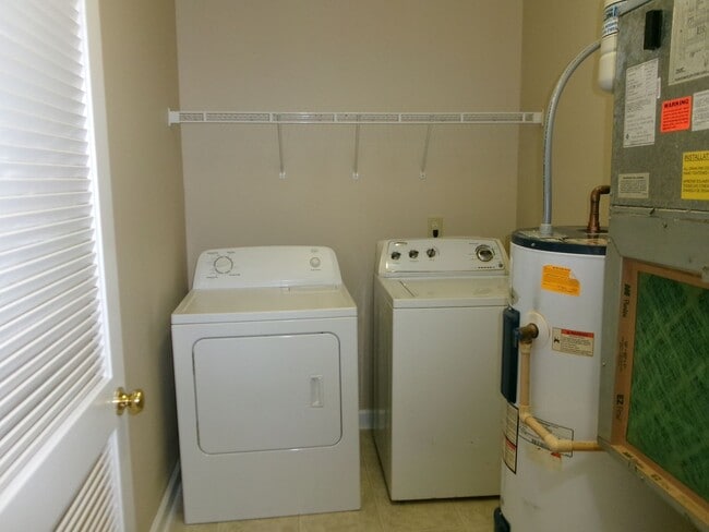 Building Photo - 3 bedroom, 2 bath condo in Carolina Willows