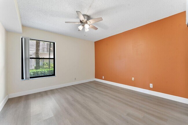 Building Photo - 5800 Camino Del Sol