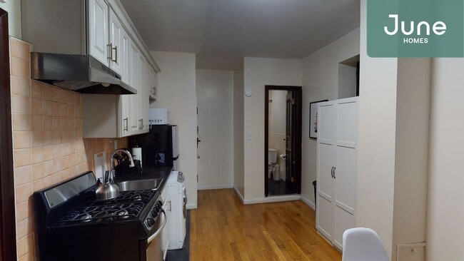 Building Photo - Full room in 3-bed/1.0-bath Home
