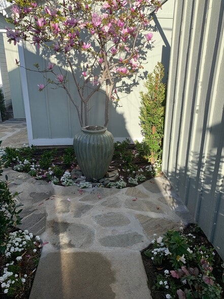 Fountain Detail - 1328 Electric Ave