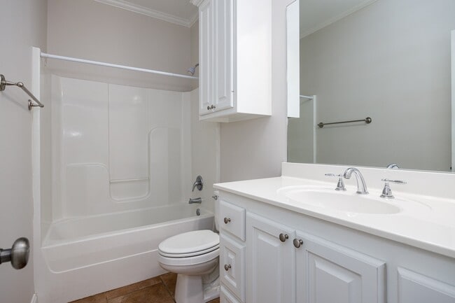 Building Photo - 14450 Lake Meadows Ct