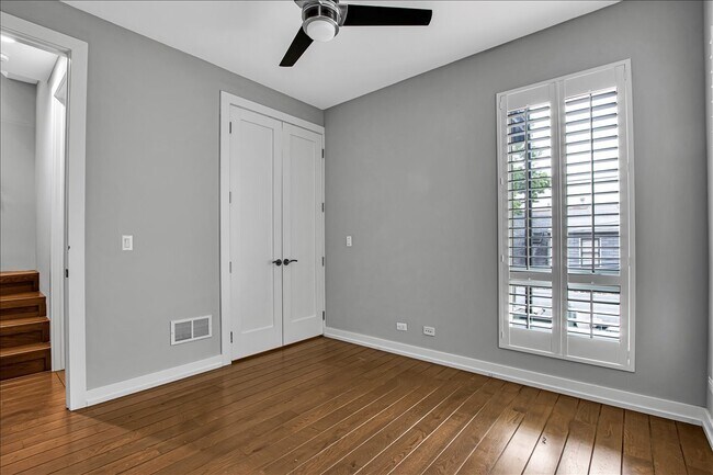 Building Photo - 1821 W Armitage Ave