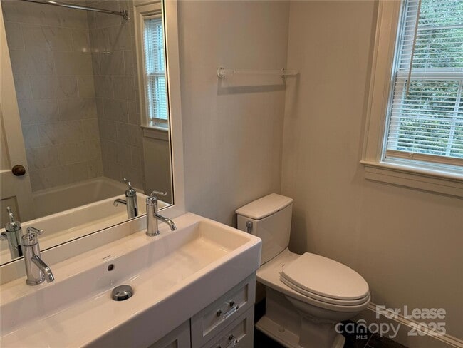 Building Photo - 2610 Providence Rd