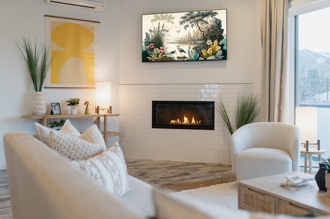 Building Photo - 823 Orondo Ave