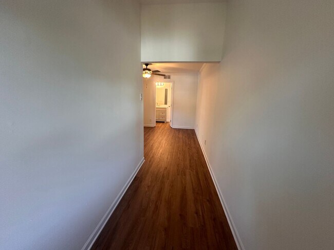Building Photo - Charming 3BR Townhome in Atlanta