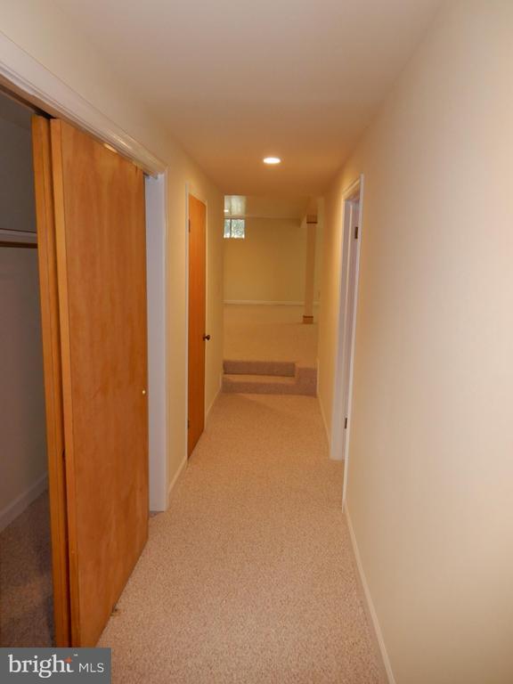 Building Photo - 7014 Maple Tree Ln