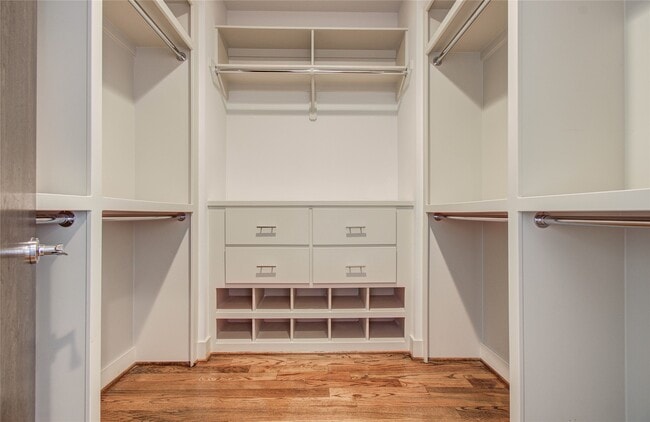 Building Photo - 1808 Ridgewood St