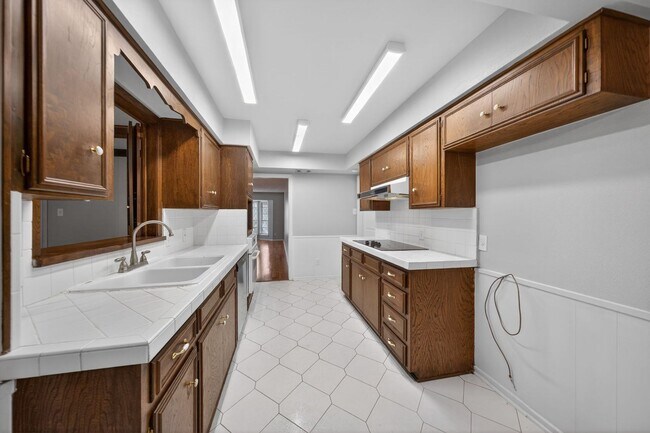 Building Photo - Beautifully refreshed 3-bedroom, 2-bath ranch-style home, located in the sought-after Colonies No...