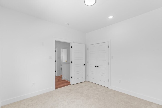 Building Photo - 6186 Eastland St