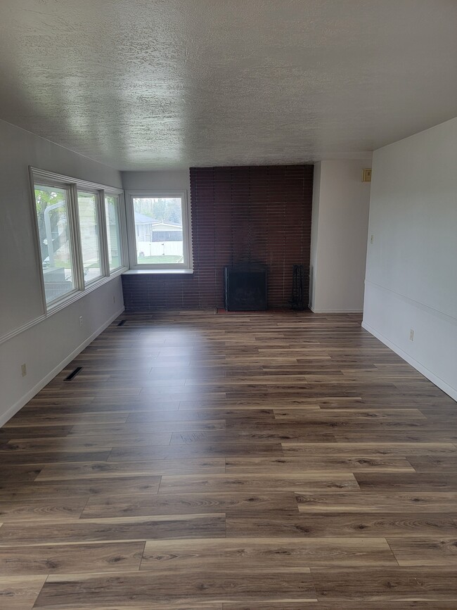 Building Photo - 1702 Edgar St